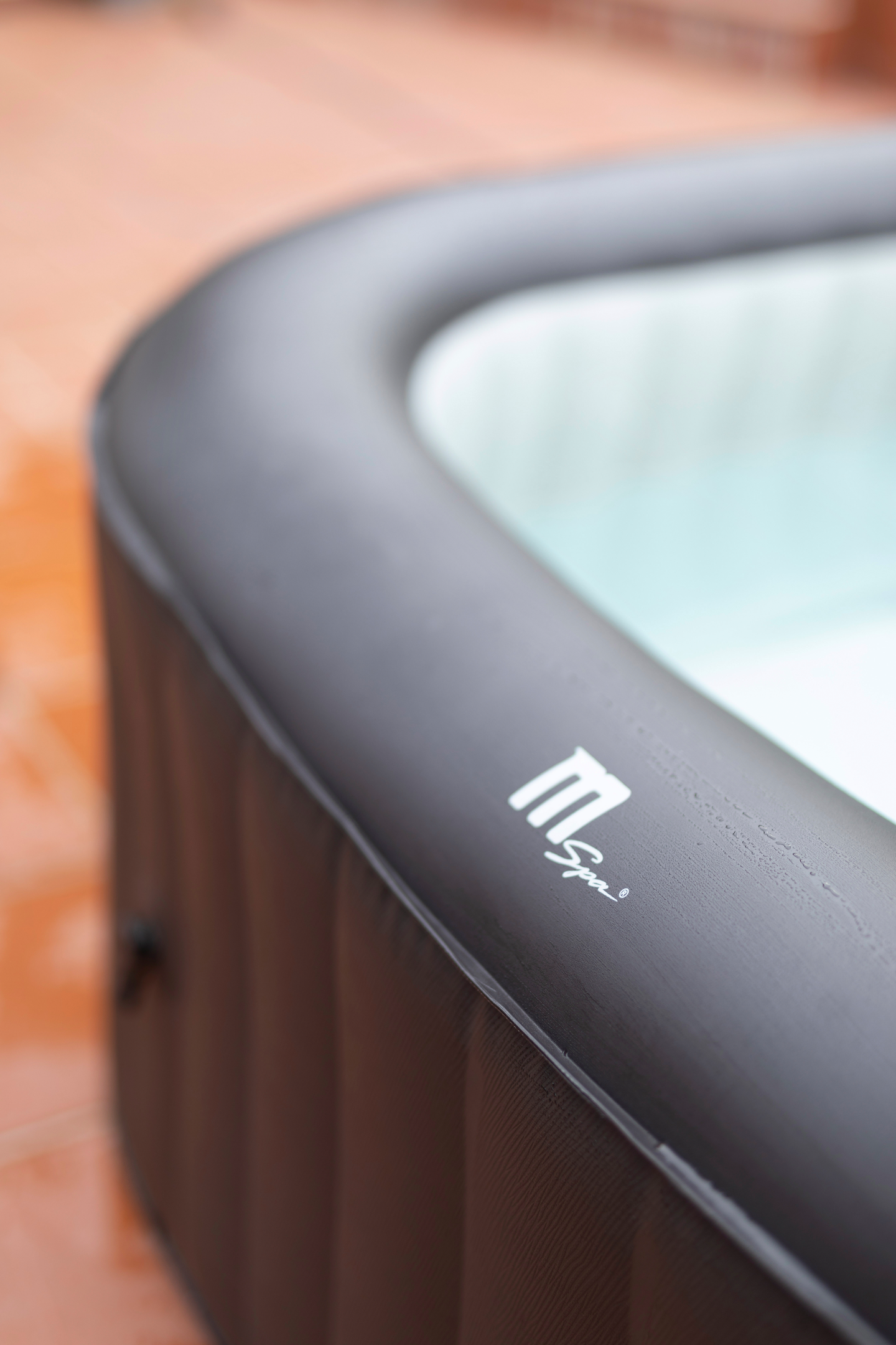 Ulkoporeallas M-Spa Urban Vito