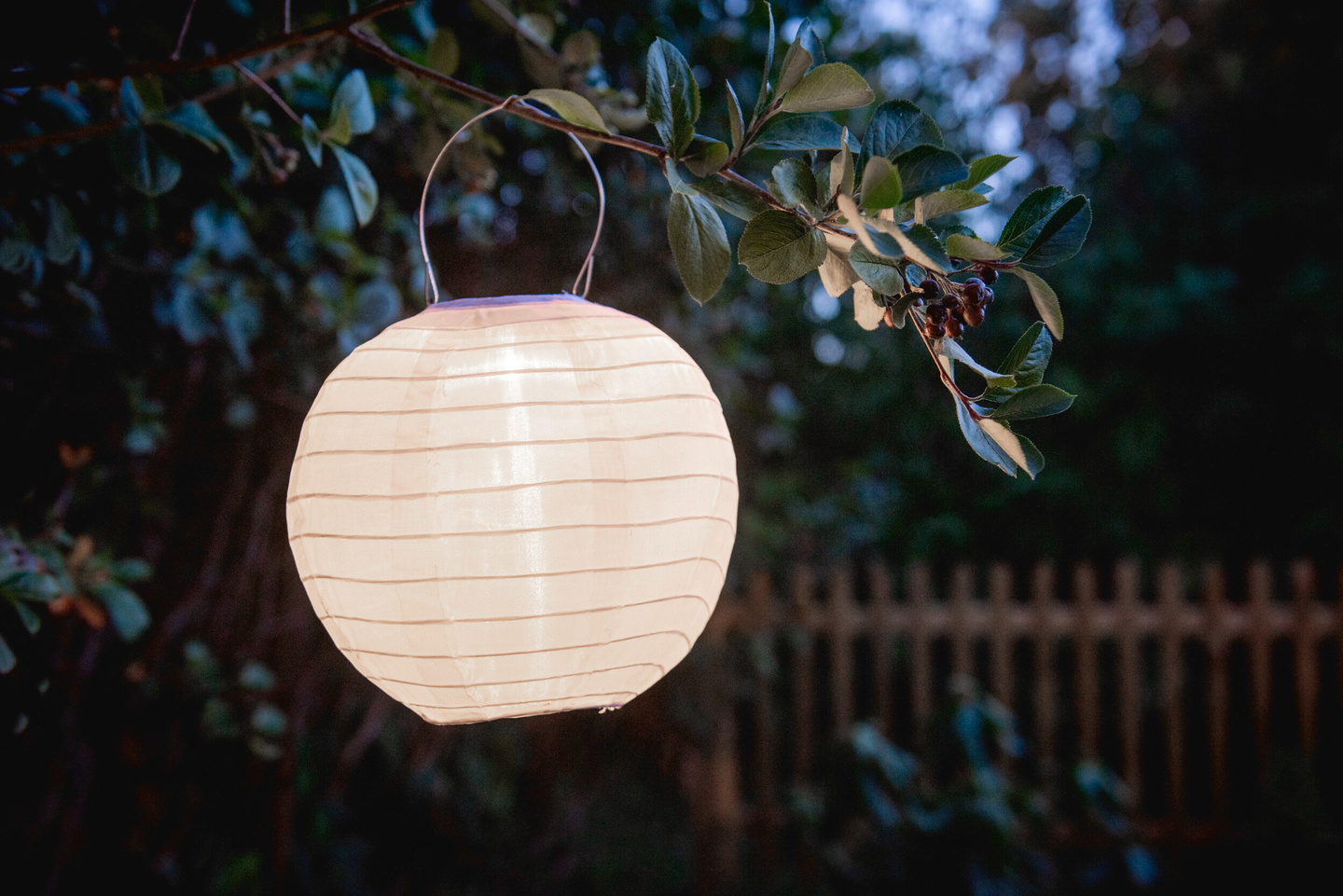 Riippulyhty Airam Havanna solar Ø 30cm valkoinen