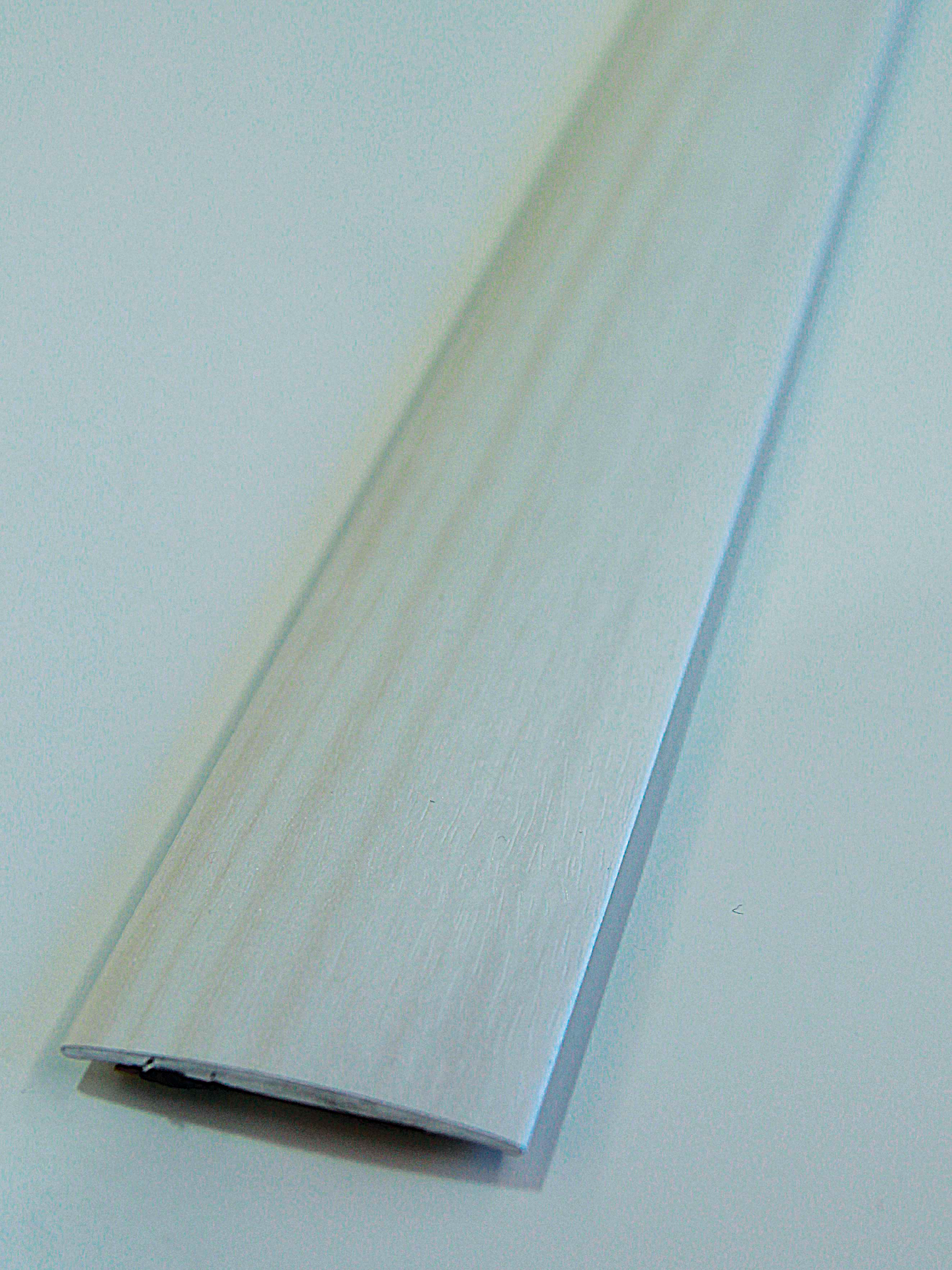 Saumalista tarra 38mm 0,9m alumiini valkoinen tammi B2 WO 90