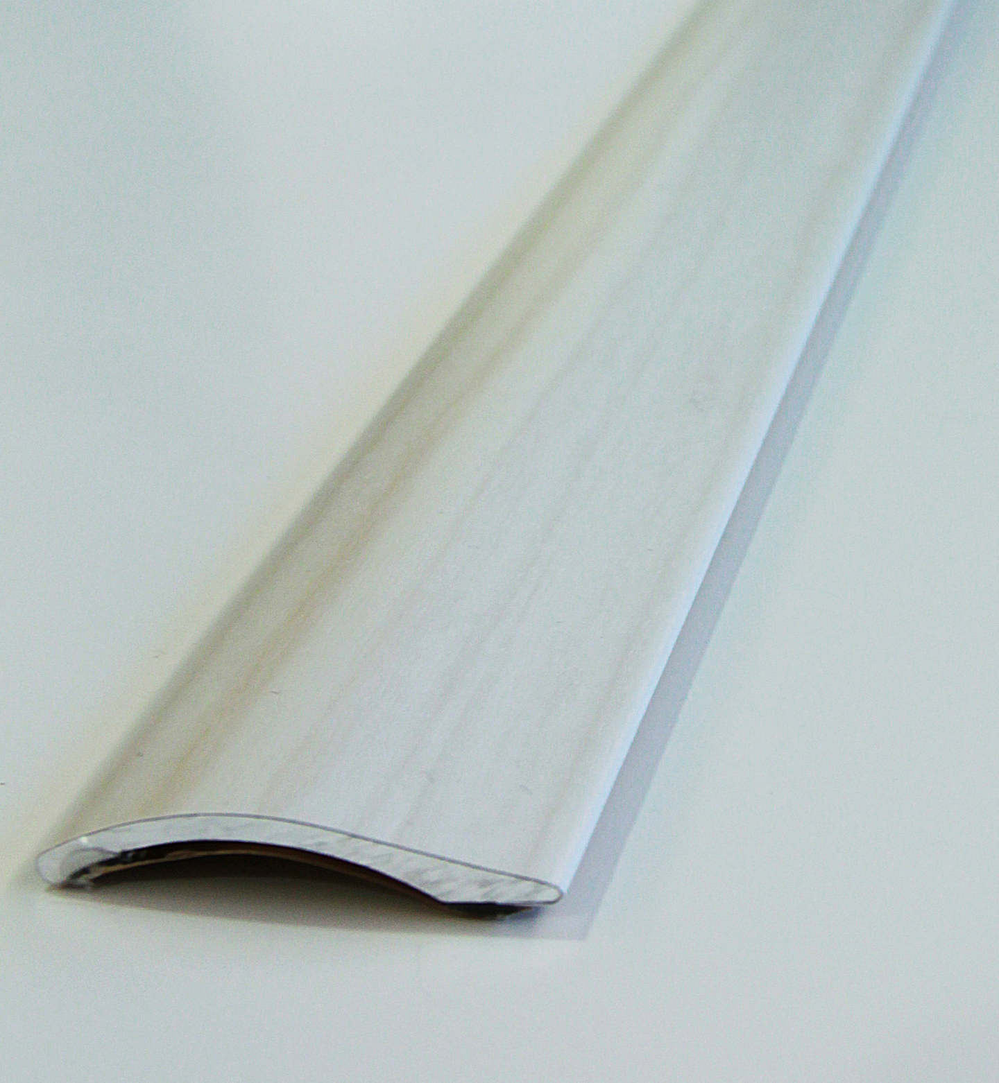 Eritasolista tarra 2-12mm 1,8m alumiini valkoinen tammi B3 WO 180