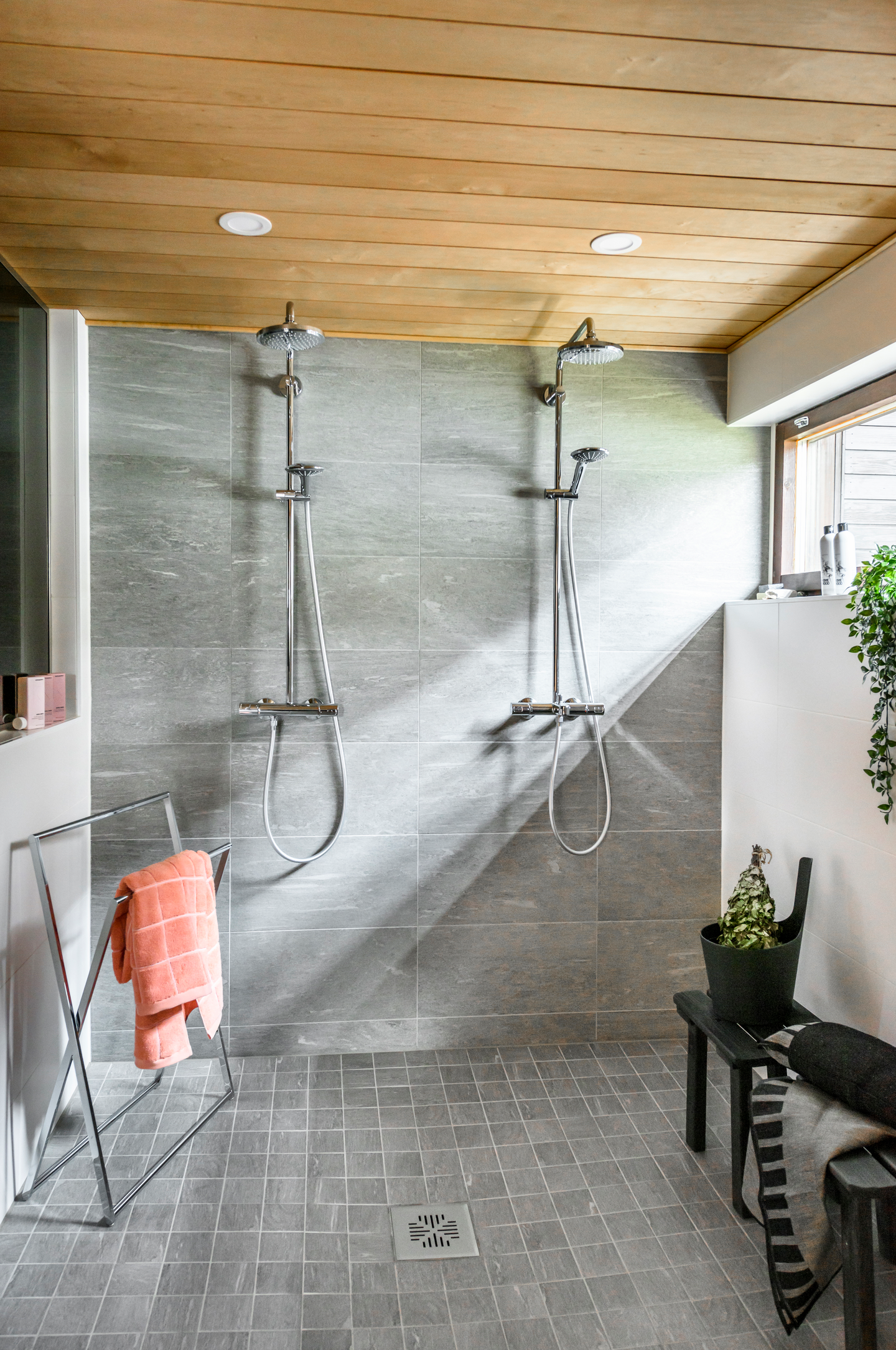 Lattialaatta Kivi Valserstein 10x10 harmaa 0,875m²