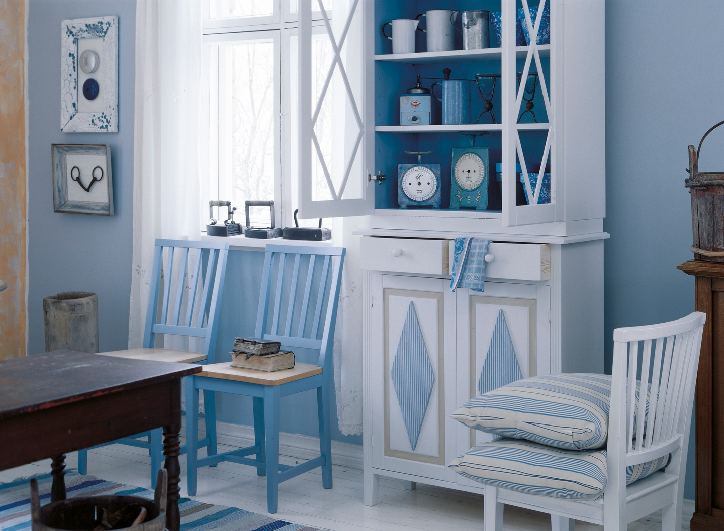 Helmi 10 kalustemaali himmeä