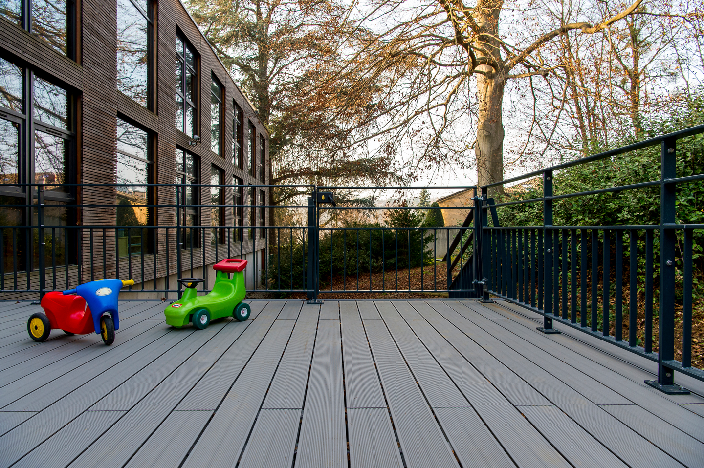 Terassilauta UPM ProFi Deck helmenharmaa 28x150x4000