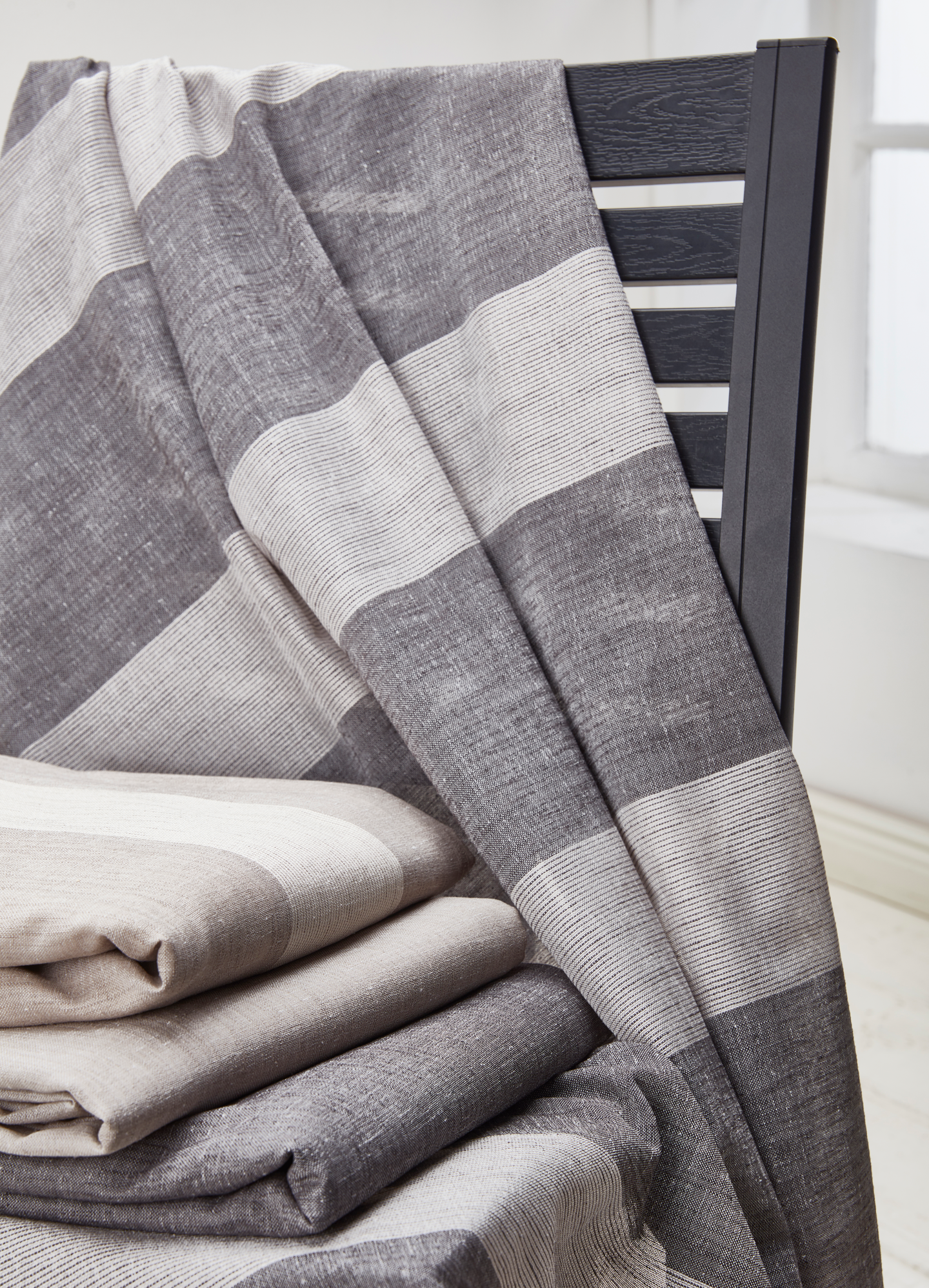 Valmisverho Cello Linen raita 140x250cm tummanharmaa