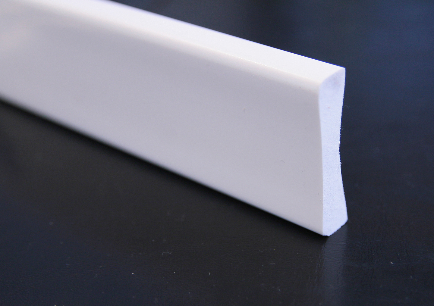 Peitelista 10x42x2200 PVC valkoinen