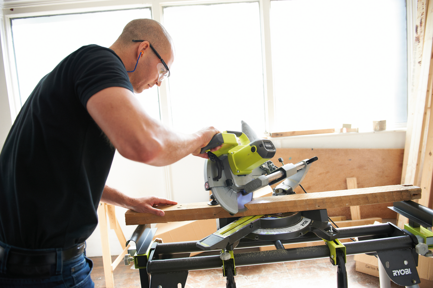 Katkaisu- ja jiirisaha Ryobi EMS216L 1500W 216mm terä