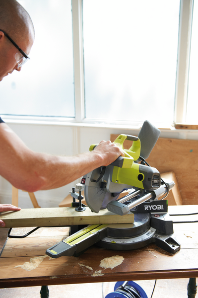 Katkaisu- ja jiirisaha Ryobi EMS254L 2000W 254mm terä