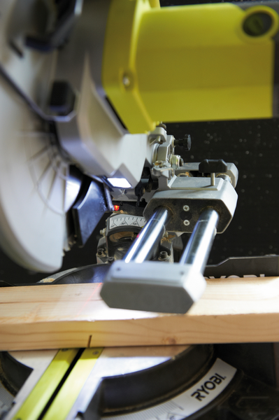 Katkaisu- ja jiirisaha Ryobi EMS254L 2000W 254mm terä