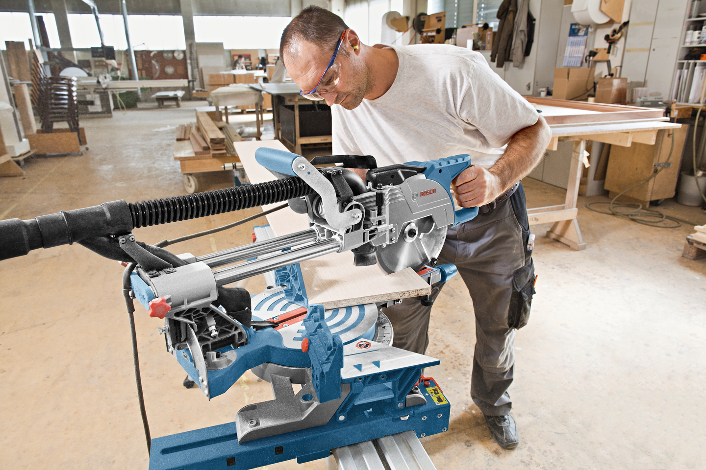 Katkaisu- ja jiirisaha Bosch GCM 8 SJL