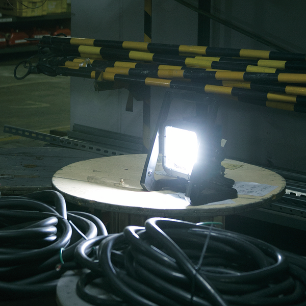 Työmaavalaisin Makita DML805