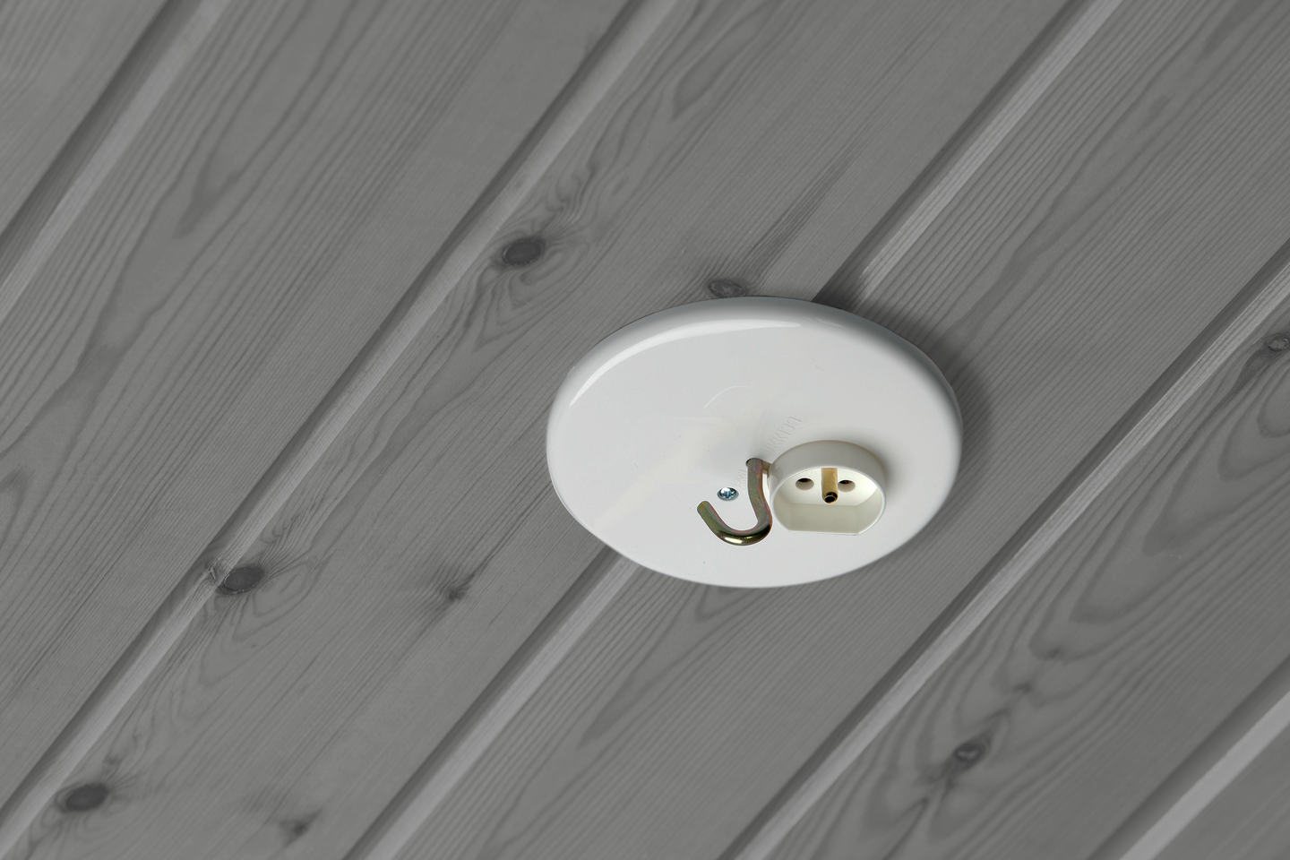 Valaisinpistorasia ABB maadoitettu AKK13JP