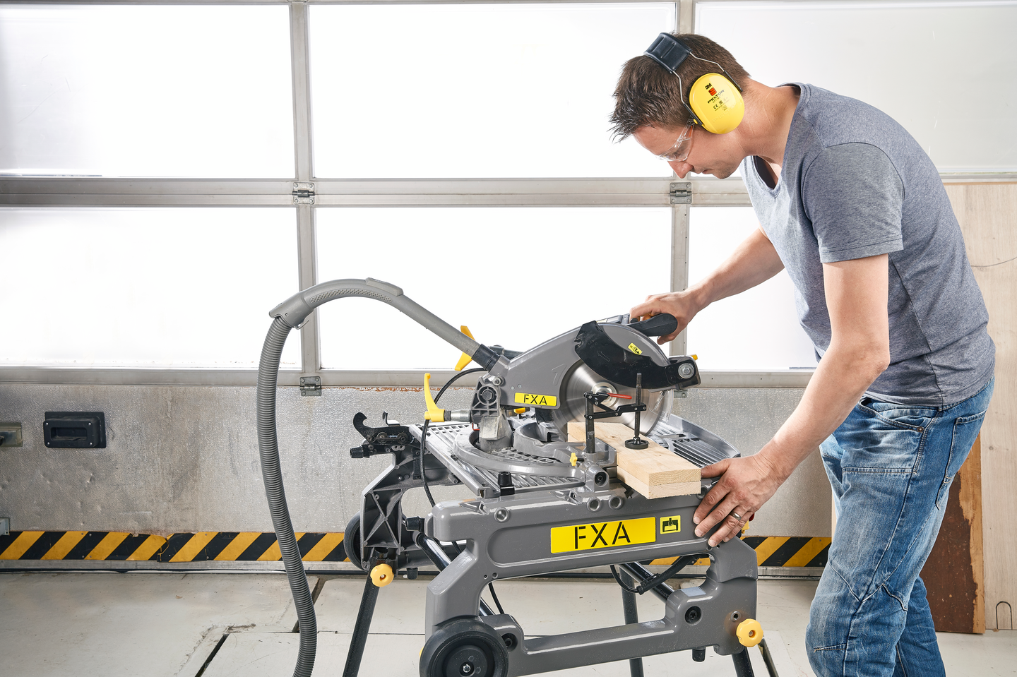 Kääntöpöytäsaha FXA 92502