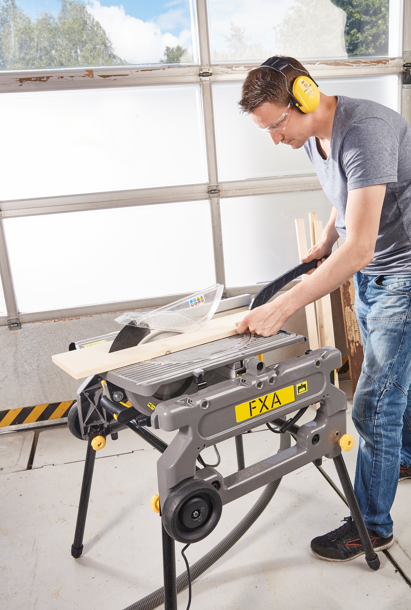 Kääntöpöytäsaha FXA 92502