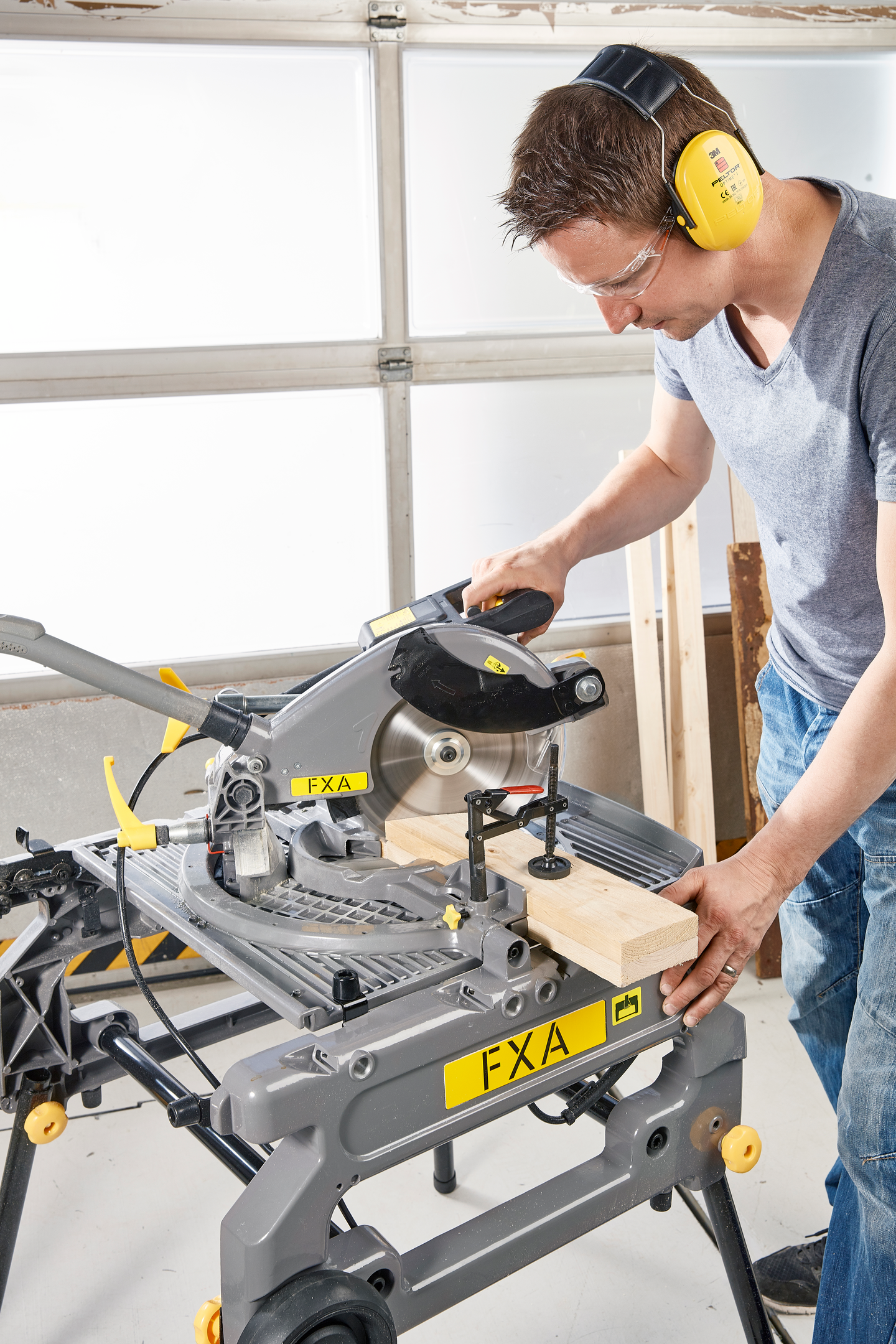 Kääntöpöytäsaha FXA 92502