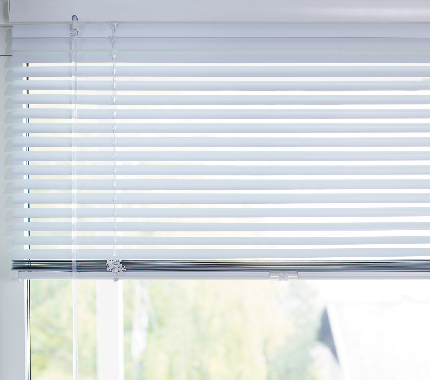 Sälekaihdin Kirsch alumiini 25mm 100x160cm 680101 valkoinen