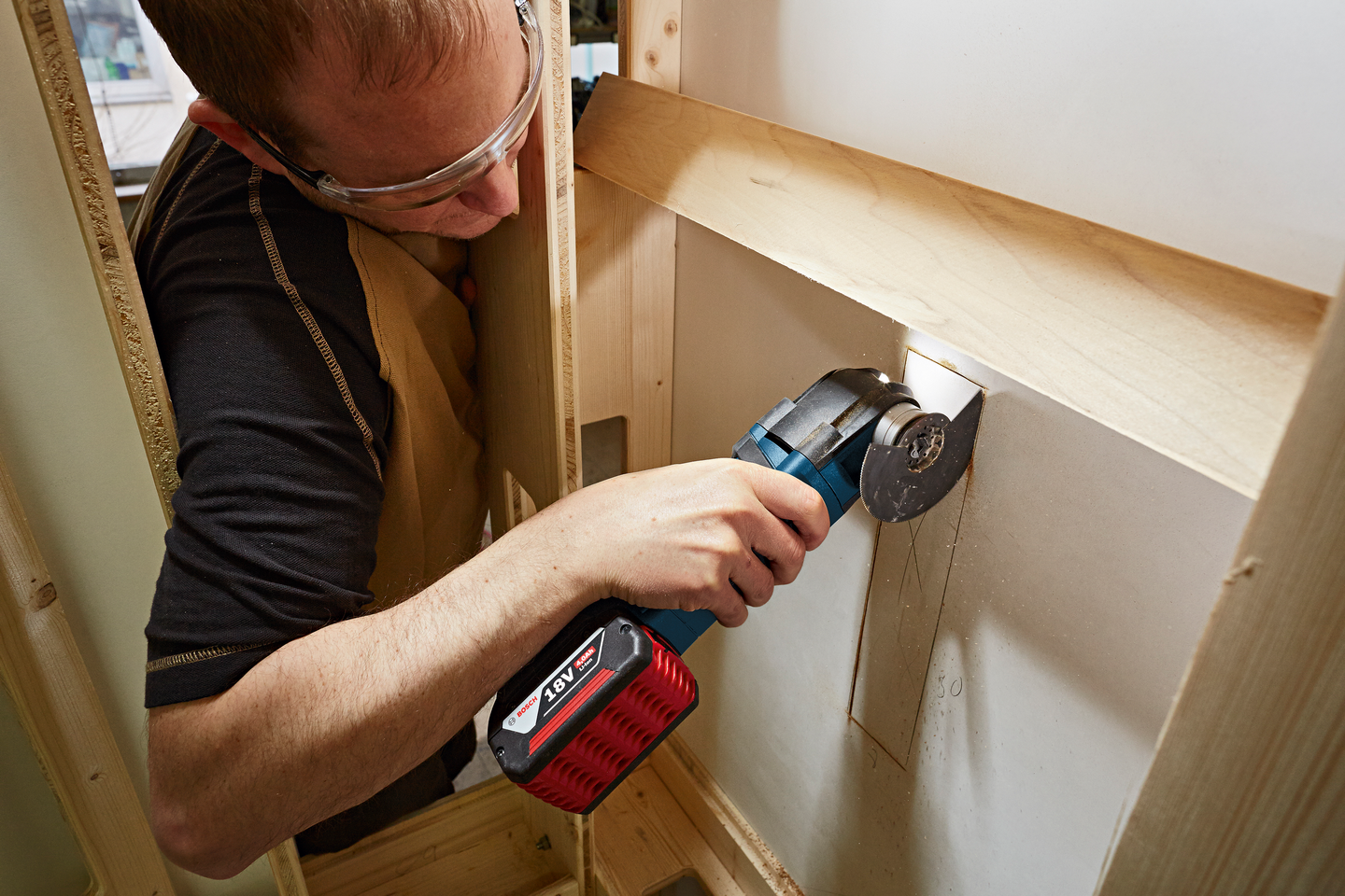 MULTIVERKTYG BOSCH MULTICUTTER GOP L-BOXX SOLO 18V-28