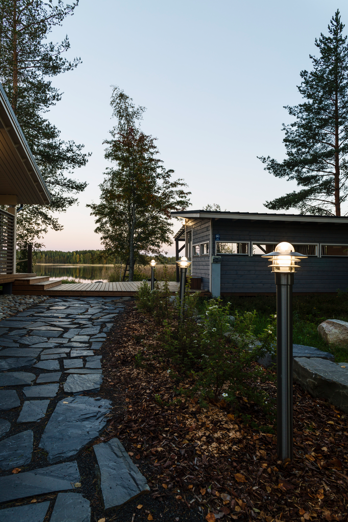 Ulkopylväsvalaisin Airam Käpylä mini E27 musta