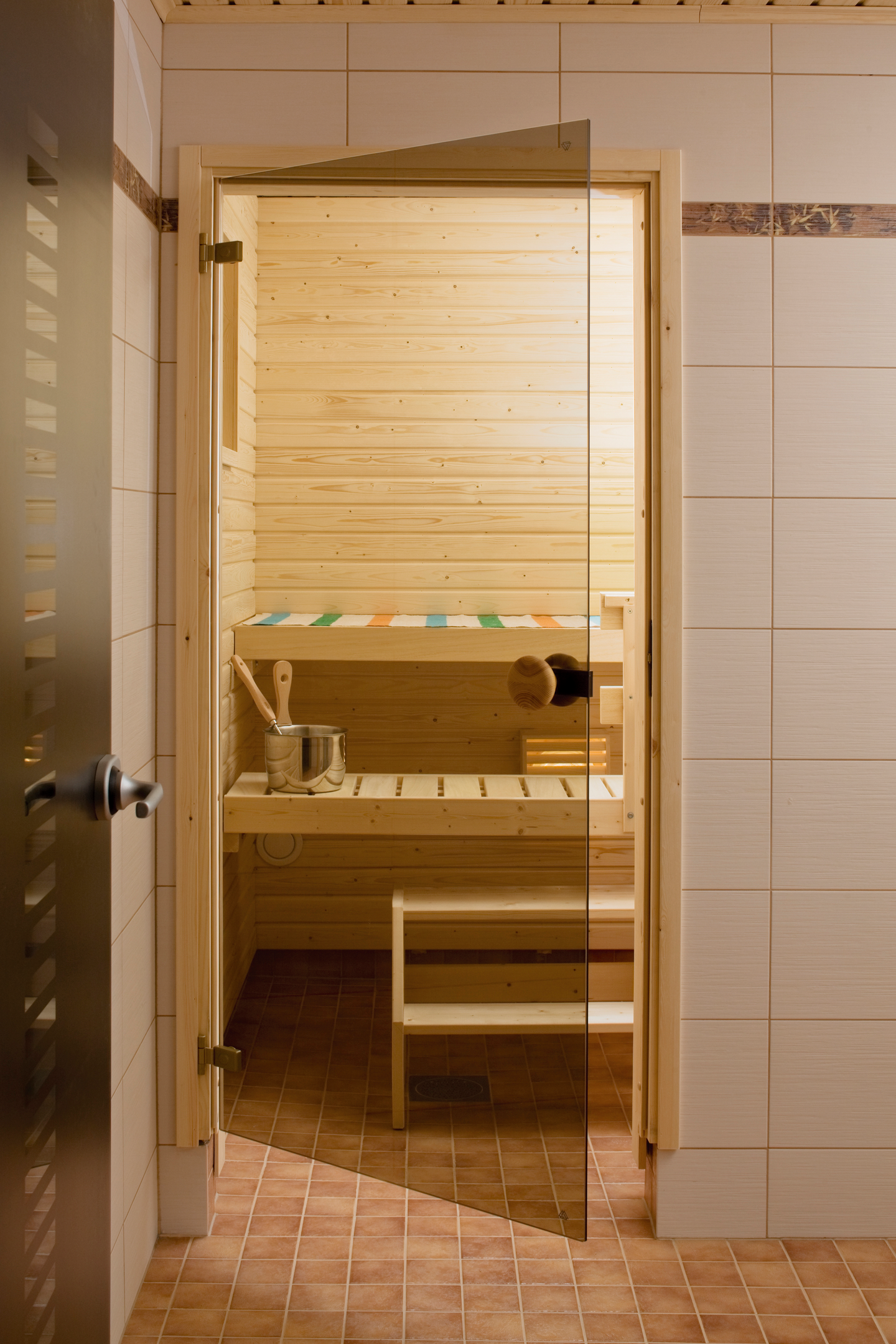 Saunanovi Swedoor Sauna 81 pronssi mäntykarmi nuppivedin