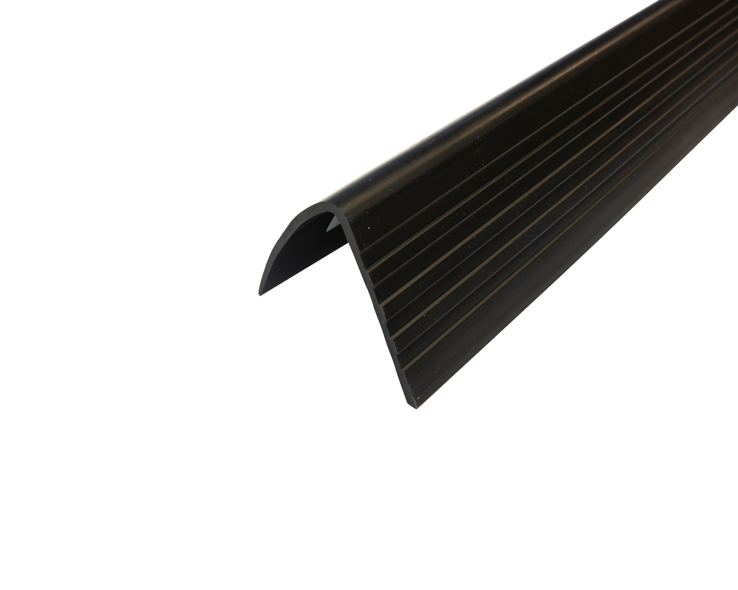 Askelkulmalista 55x55mm 2,5m muovia musta 55-470