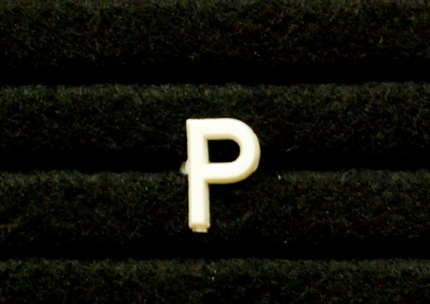 Muovikirjain P 13mm valkoinen