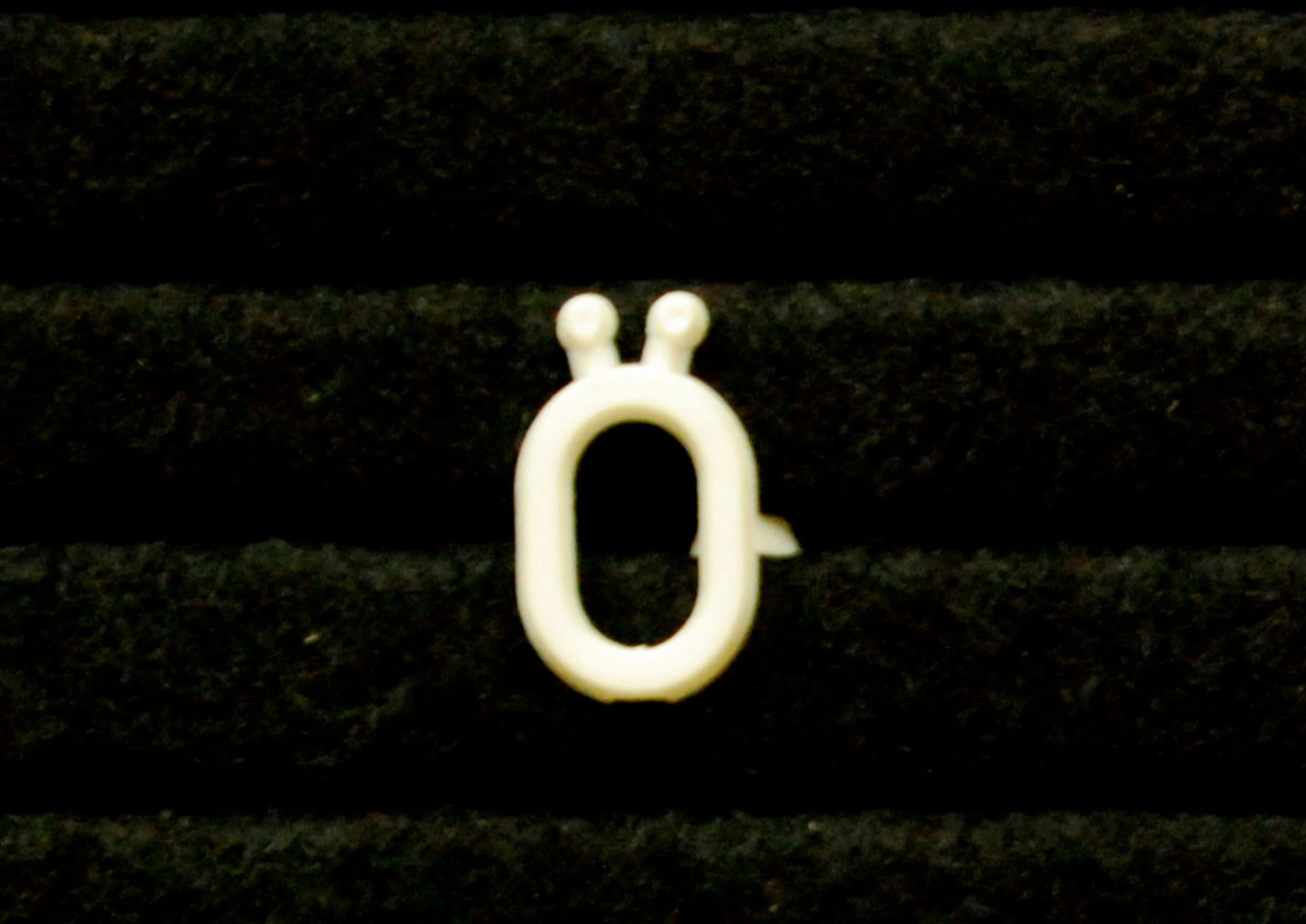 Muovikirjain Ö 13mm valkoinen