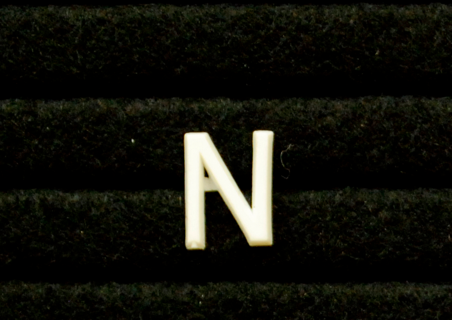 Muovikirjain N 13mm valkoinen