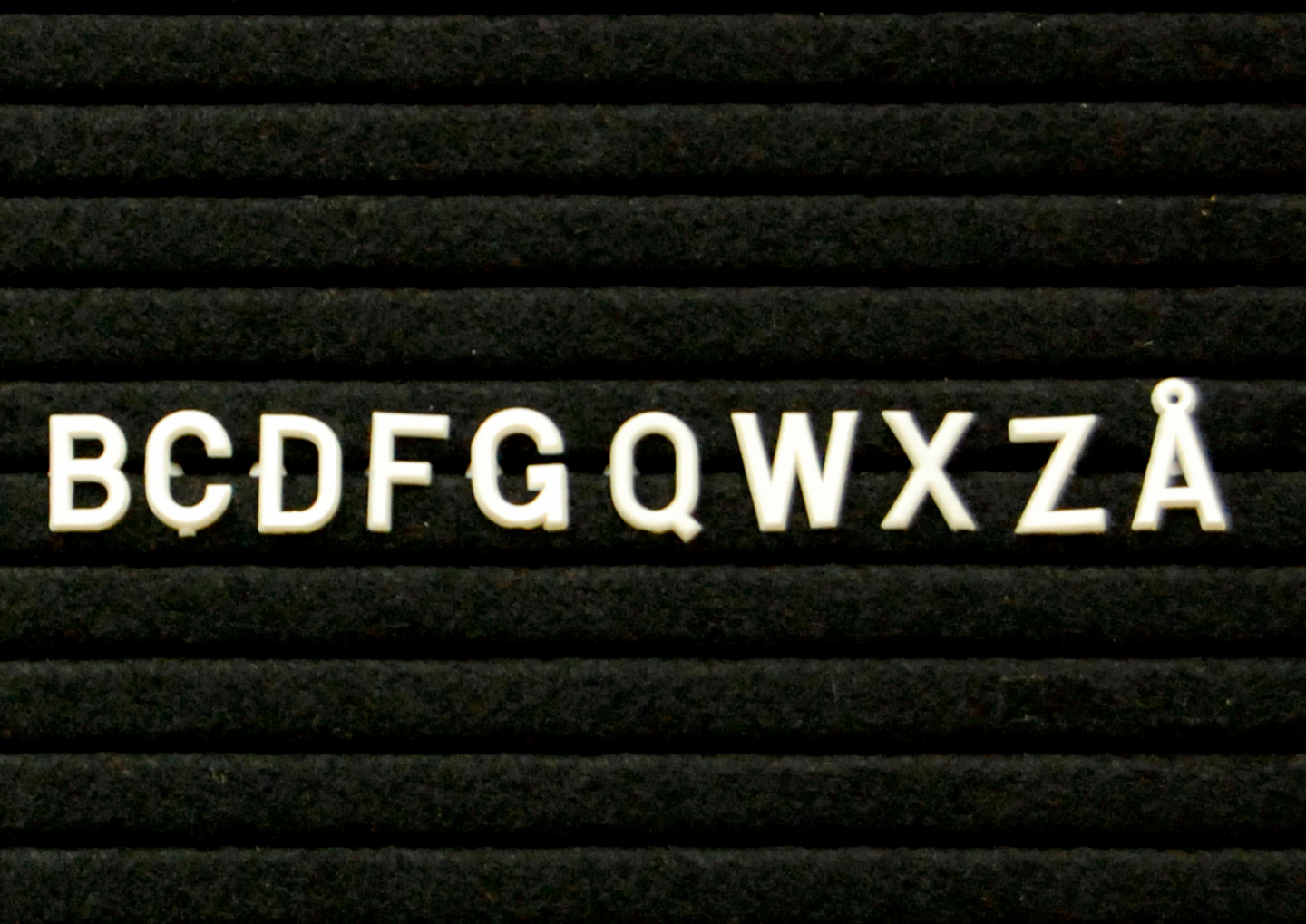 Muovikirjainlajitelma 13mm monipakkaus