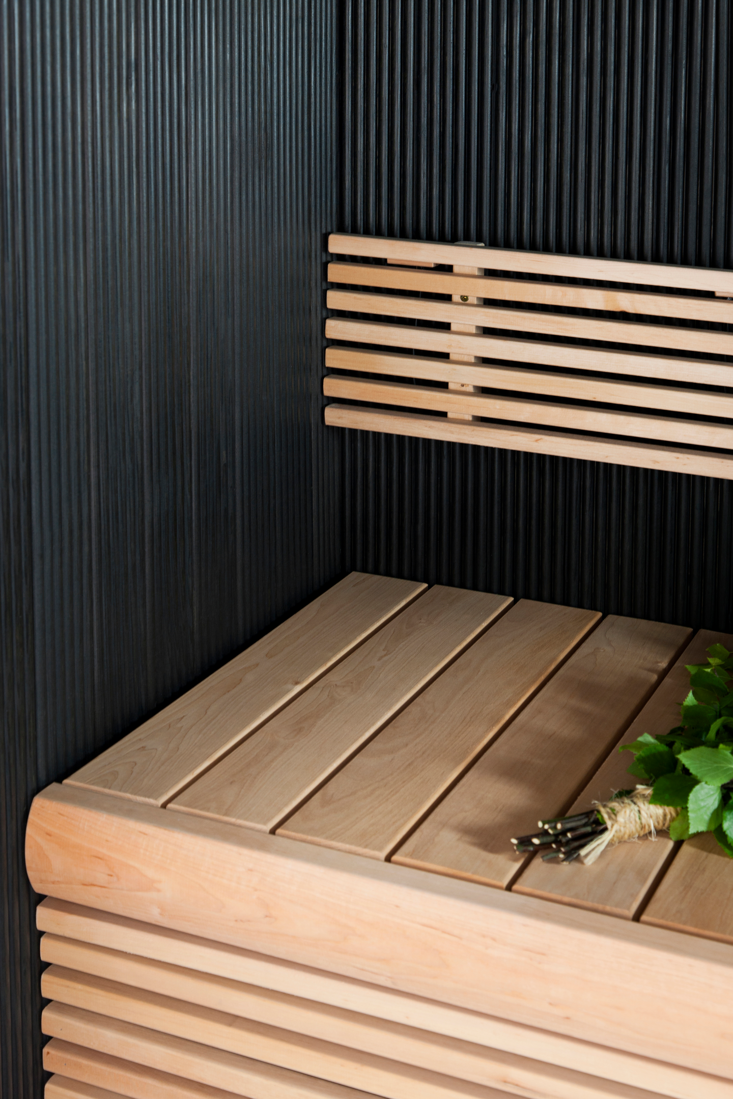 Sormipaneeli Cello 15x95x2400 EM saunasuojattu musta