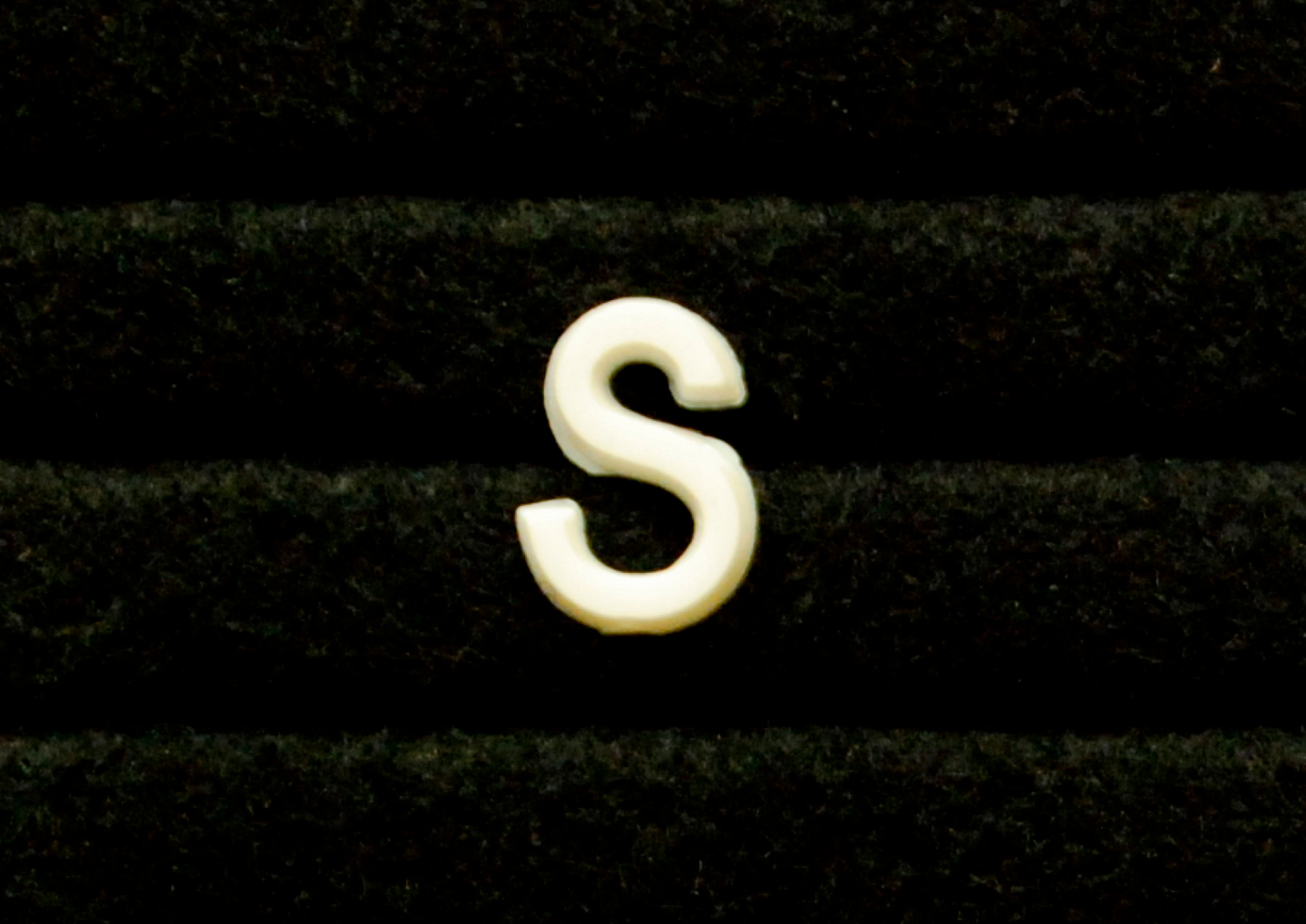 Muovikirjain S 13mm valkoinen