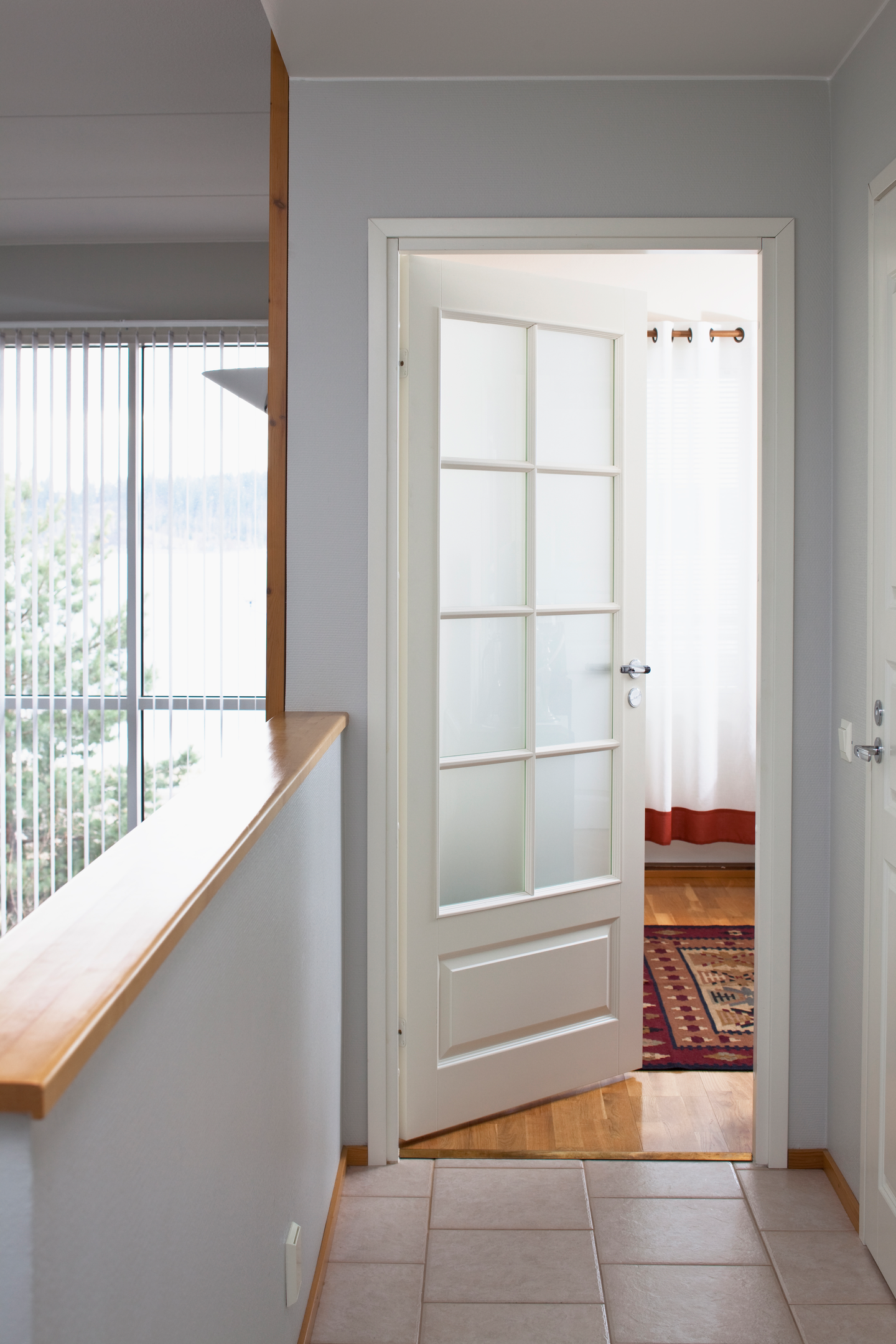 Sisäovi Swedoor Style 42 kevytpeiliovi maalattu valk. kirkas lasi