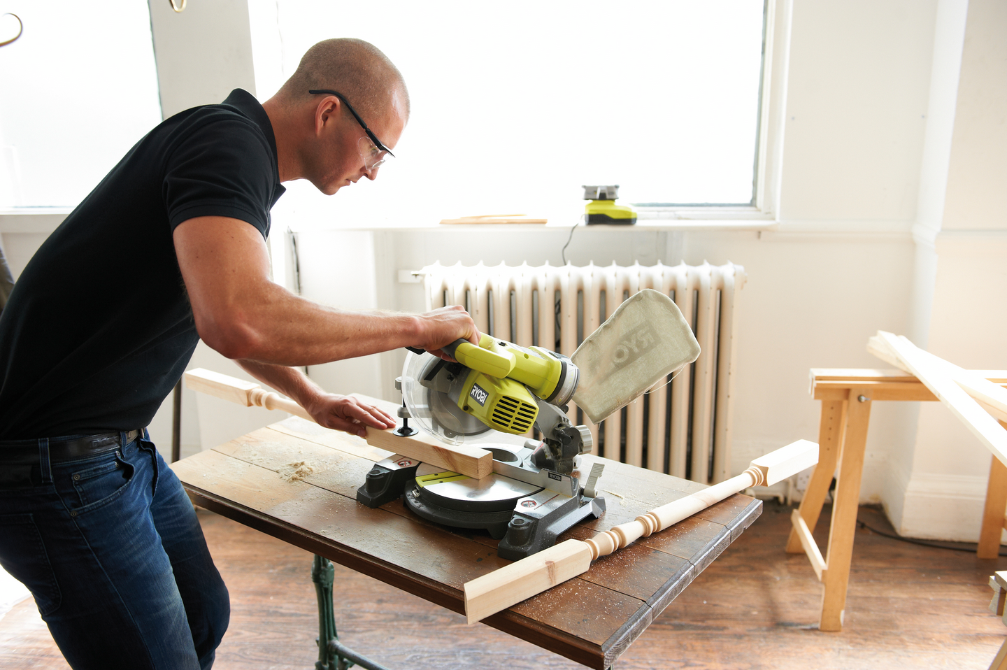 Katkaisu- ja jiirisaha Ryobi EMS190DC 18V ONE+ 190mm terä