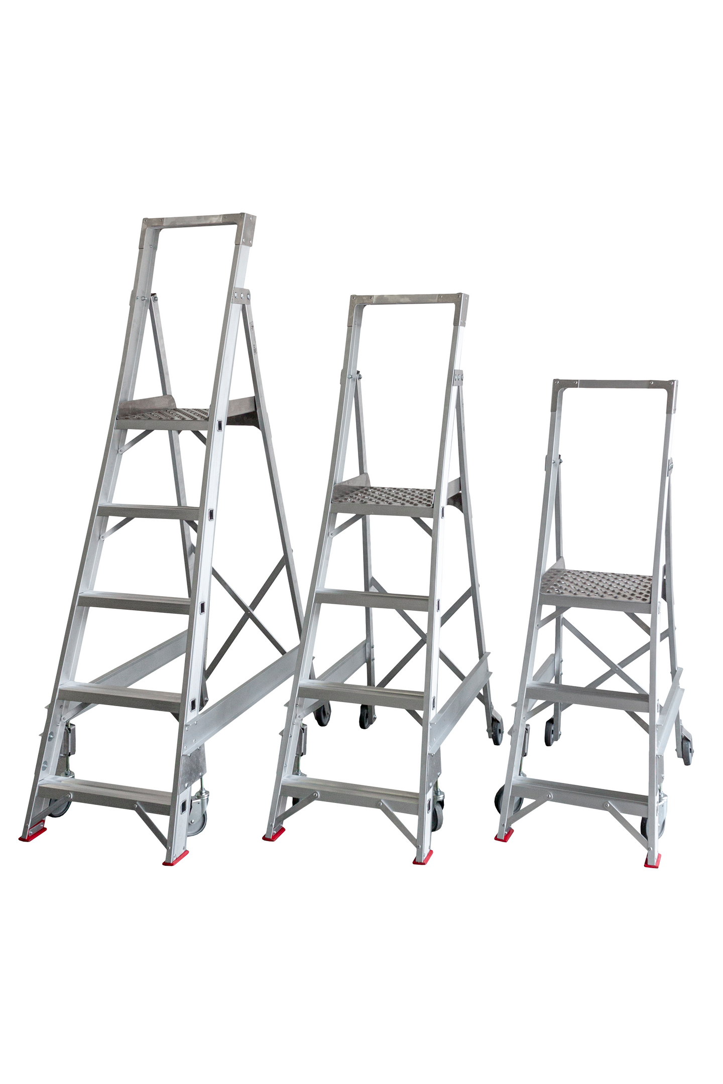 Jousipyöräpari Tikli kaiteella varustettuun tikkaaseen