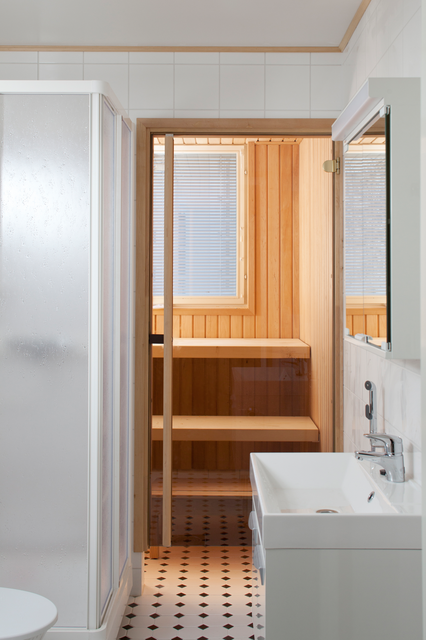 Saunanoven pystyvedin Swedoor 19M puuvalmis leppä