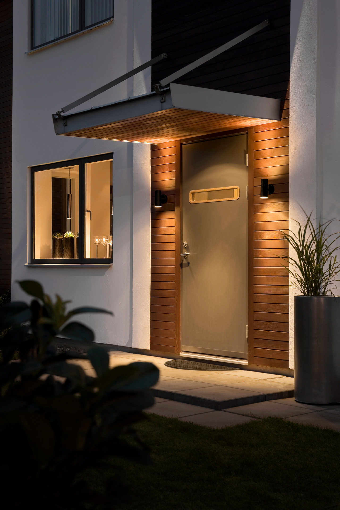 Ulkoseinävalaisin Konstsmide Modena musta 2x35W GU10