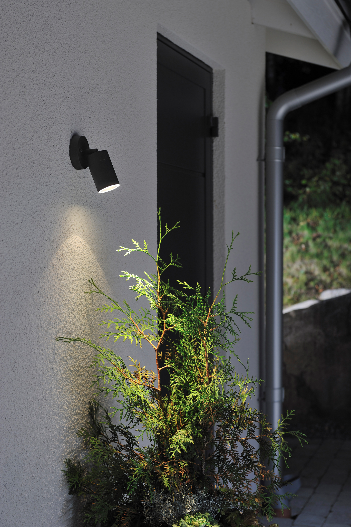 Ulkoseinävalaisin Konstsmide Modena musta GU10 suunnattava