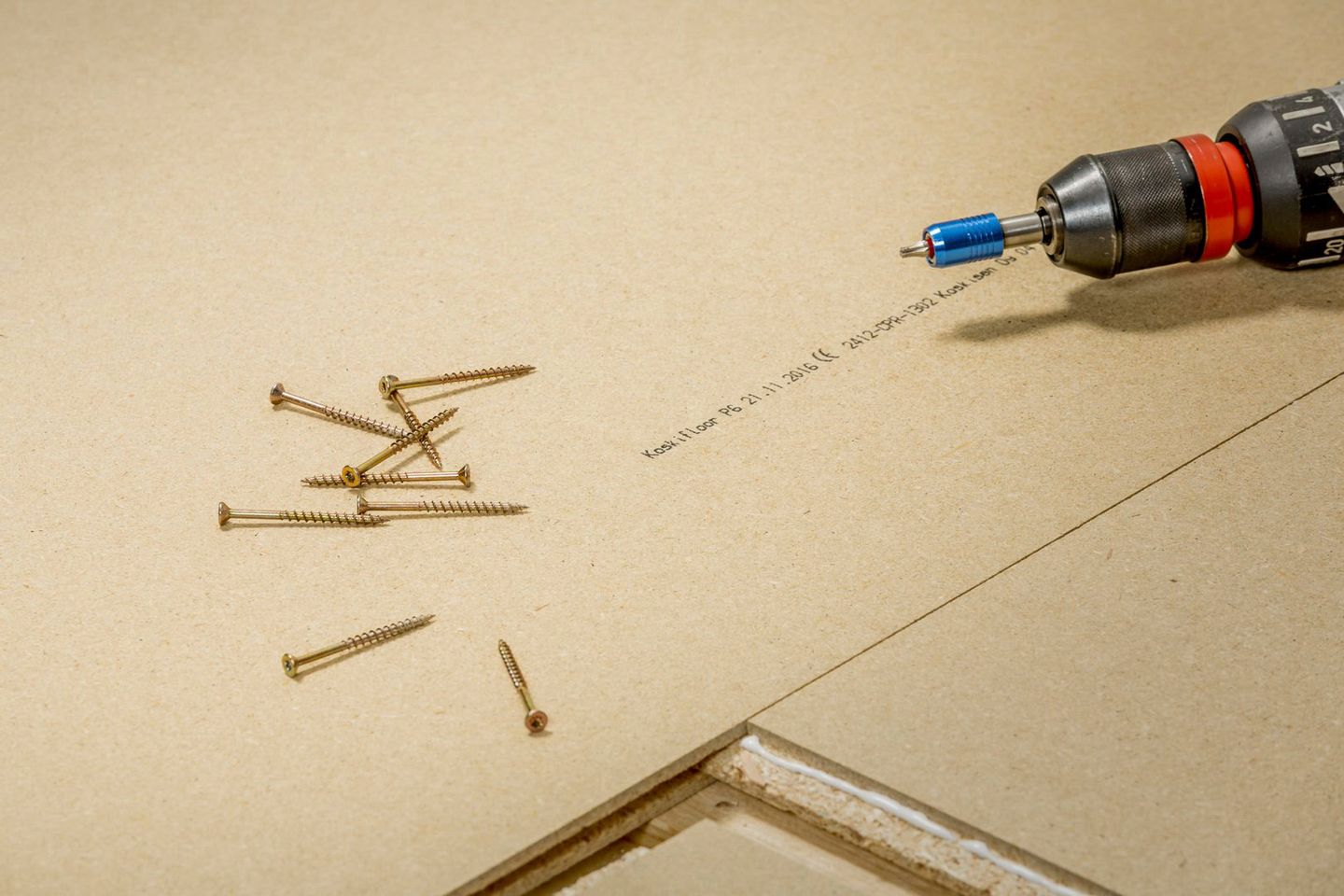 Lastulevy KoskiFloor 22x2400 P6 TG4 pontattu