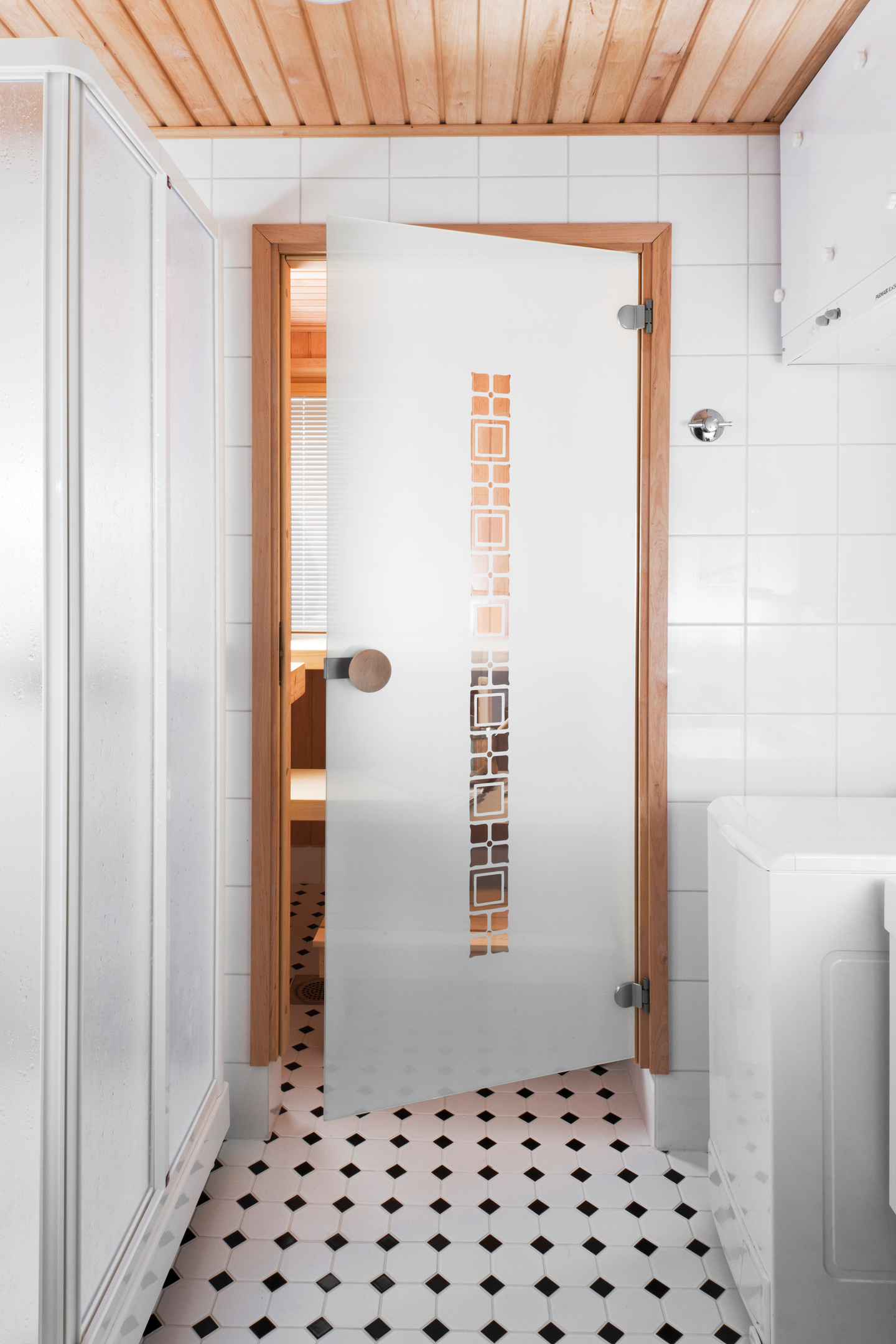 Saunanovi Square valkoinen tervaleppäkarmi