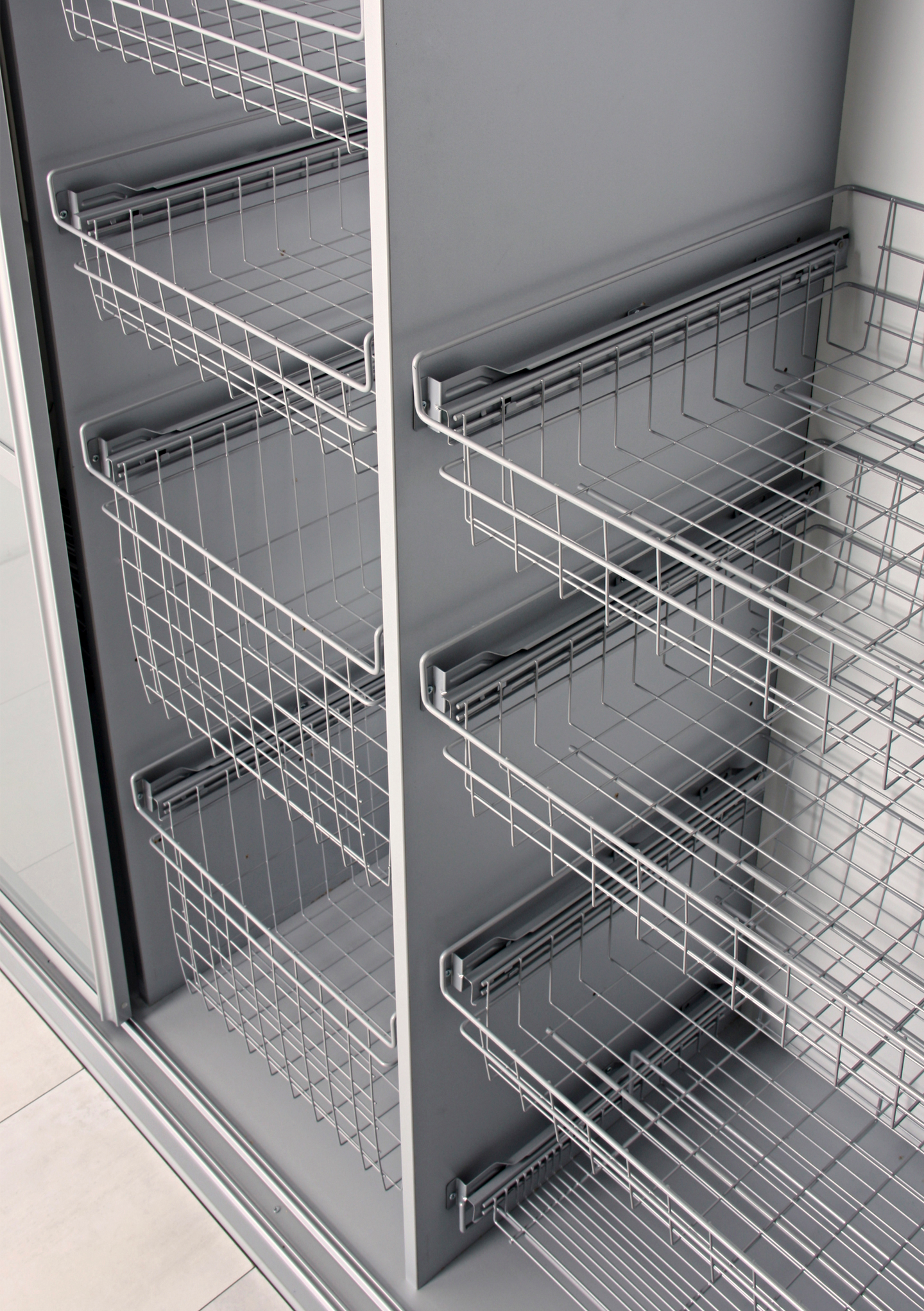 Rullakori LM 613 hopea 466-470x500x320mm