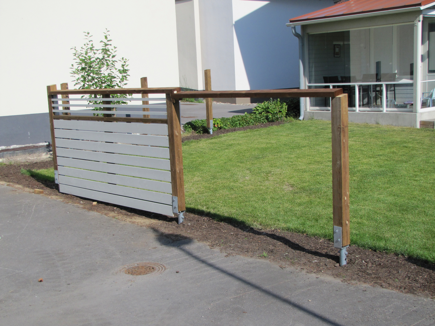 Ruuvipaalun U-kenkä 100mm pystypilarille