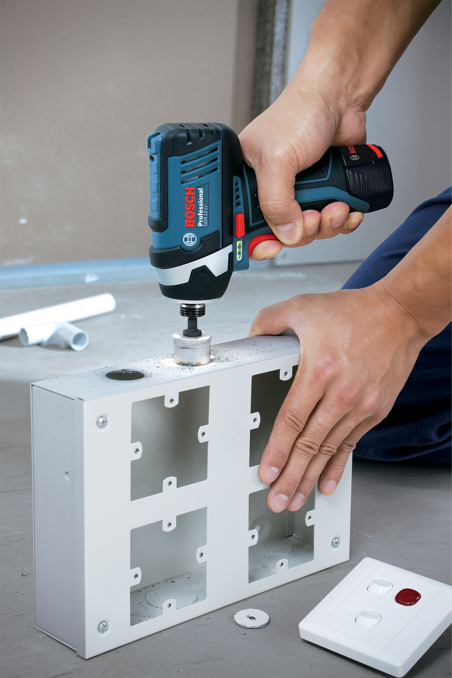 Akkuiskuruuvinväännin Bosch GDR 12V-105 2x2,0Ah L-BOXX