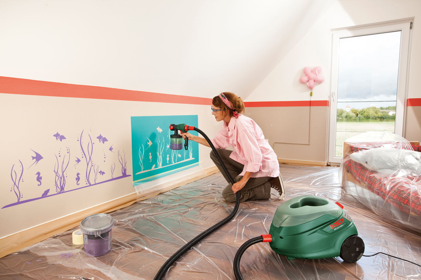 Можно ли водоэмульсионкой красить дерево. Краскопульт PFS 105 E Wallpaint Bosch. Распылитель Bosch Wallpaint. Водоэмульсионная окраска стен. Окраска стен водоэмульсионной краской.