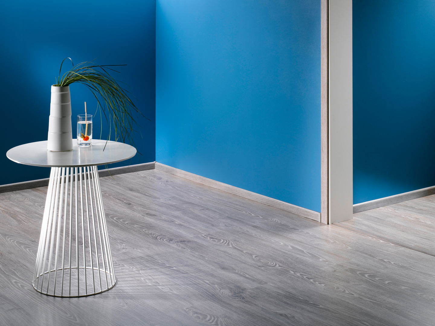 Jalkalista kulma Cello 12x42mm akaasia J2643