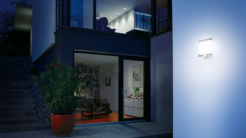 Tunnistinvalaisin STEINEL L20s 60W/E27 teräs