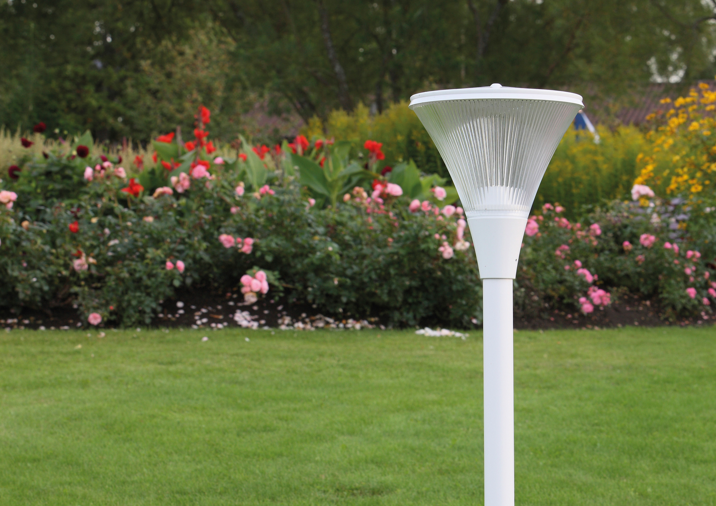 Led-ulkopylväsvalaisin Euli Luxe valkoinen