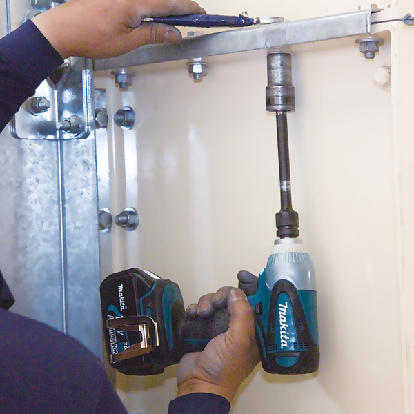 Iskevä akkumutterinväännin Makita DTW251Z 18V runko