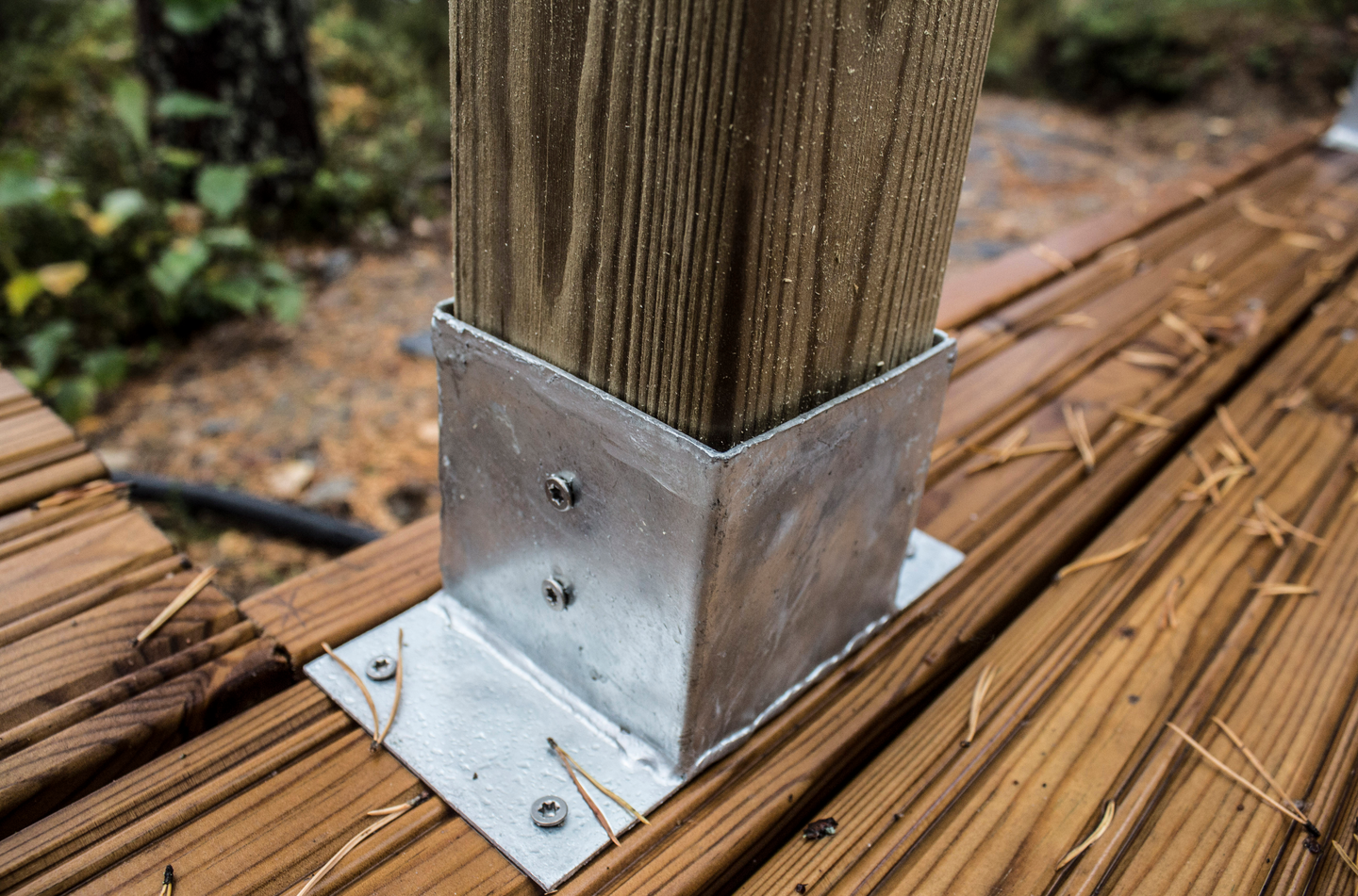Kestopuutolpan jalka Piippo galvanoitu teräs