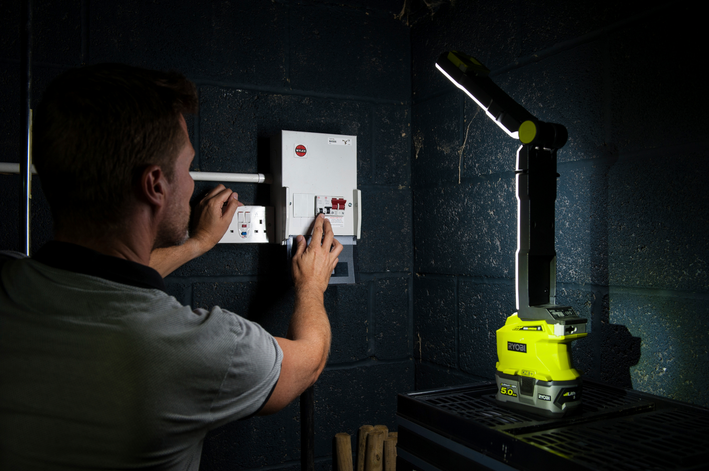 Työvalo Ryobi R18ALF-0 18V ONE+ runko