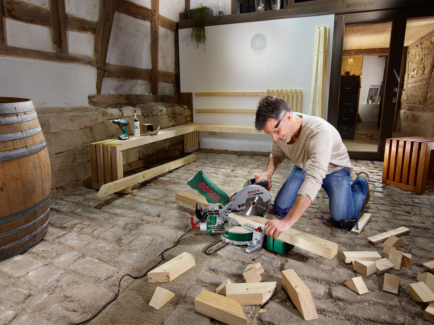 Katkaisu- ja jiirisaha Bosch PCM 800S