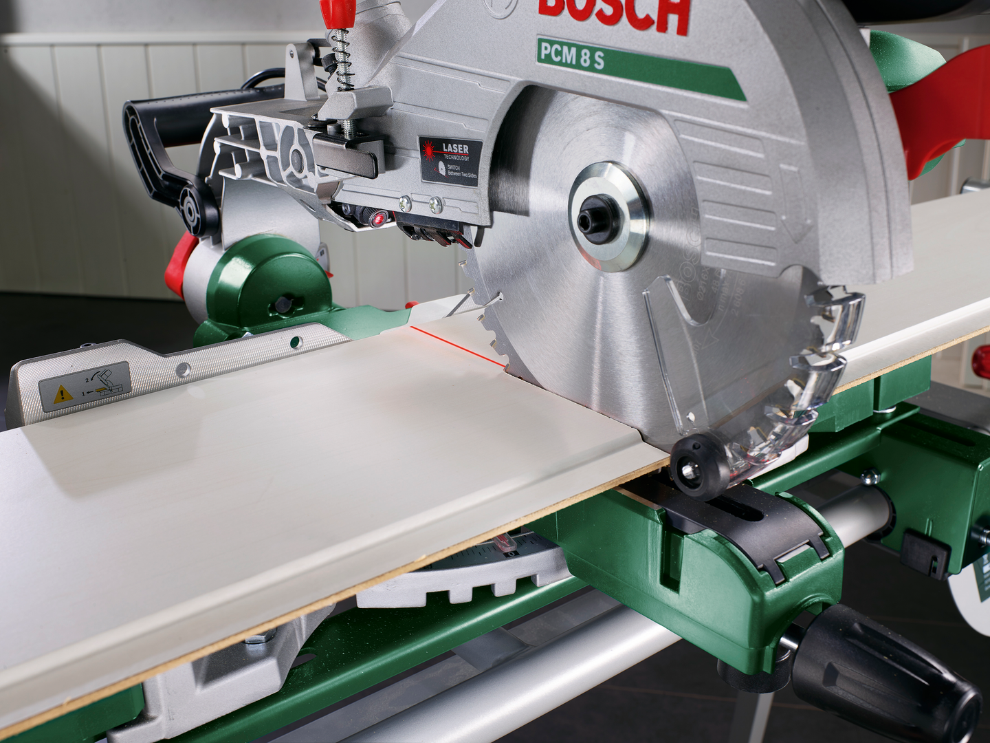 Katkaisu- ja jiirisaha Bosch PCM 800S