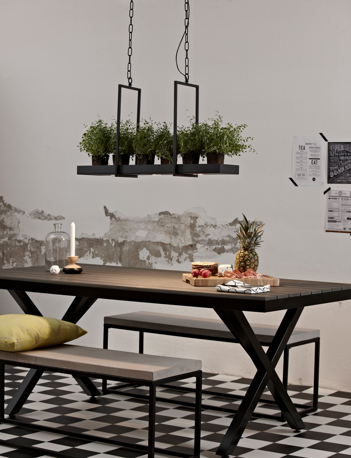 Kattovalaisin Markslöjd Tray musta